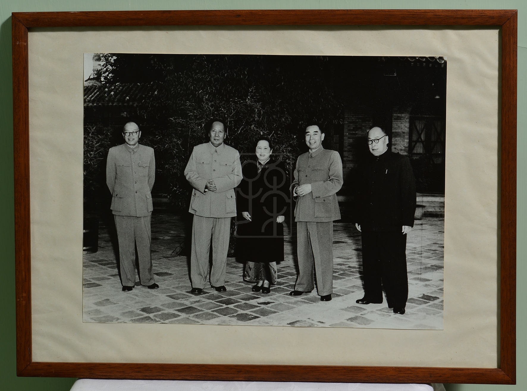 1956年宋庆龄在中南海与毛泽东等合影