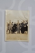 1932年2月12日宋庆龄在吴淞前线与部分官兵的合影