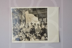 1966年6月1日宋庆龄同全国妇联主席蔡畅等在北京市少年宫的留影