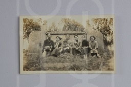1932年宋庆龄与黎沛华等的合影