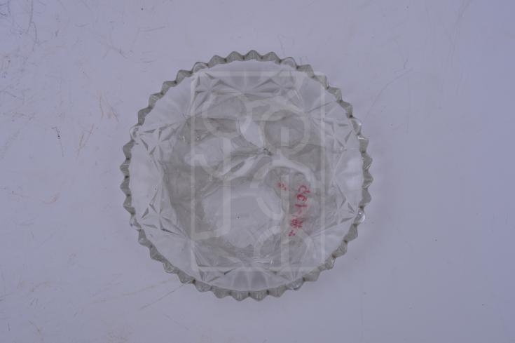 宋庆龄收藏的玻璃刻花小盘