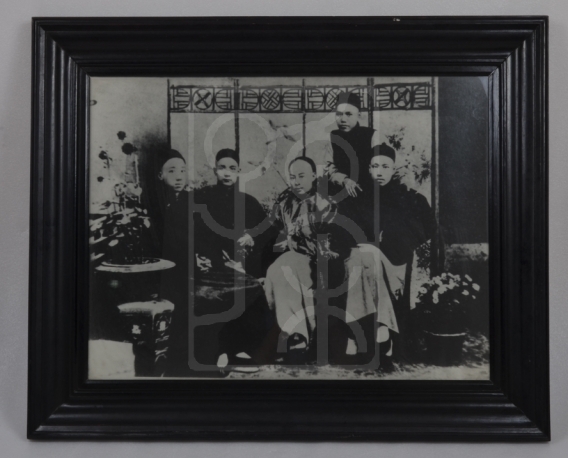1892年孙中山与陈少白、尢列、杨鹤龄、关心焉合影（镜框）