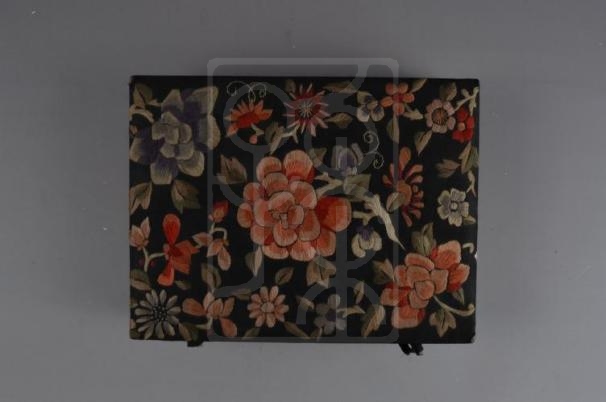 布面花卉纹盒