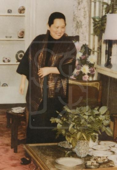 1957年宋庆龄在上海寓所客厅内留影
