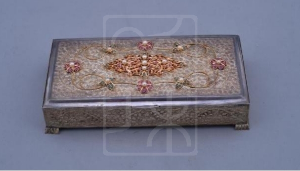 1956年10月巴基斯坦总理侯恩赛·沙希德·苏拉瓦底赠送宋庆龄的银錾花掐丝嵌珠宝烟盒