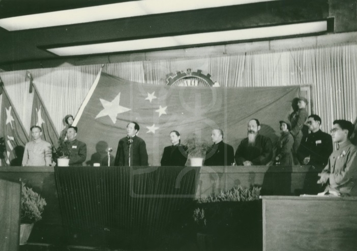 1949年9月30日宋庆龄出席中国人民政治协商会议第一届全体会议闭幕式留影