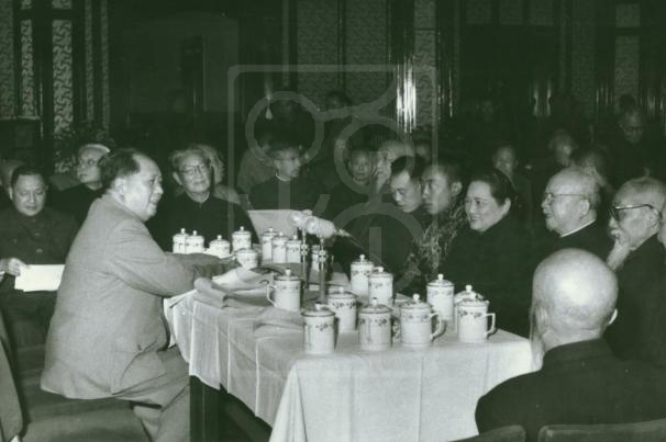 1959年4月15日宋庆龄出席第十六次扩大的最高国务会议留影