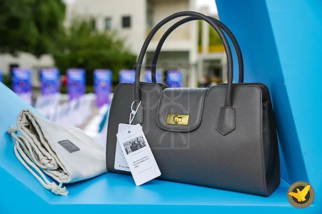 读她的行头——手提包